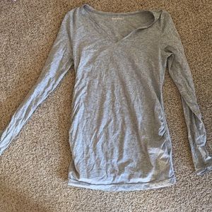 Gap maternity grey vneck small tee